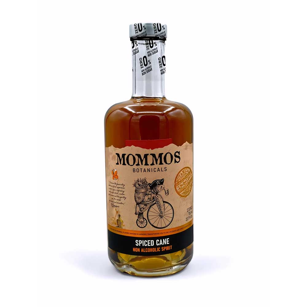 Botella de ron especiado MOMMOS Spiced Cane color ámbar.